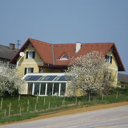 Gaestehaus Haagen Bad Waltersdorf Exterior foto
