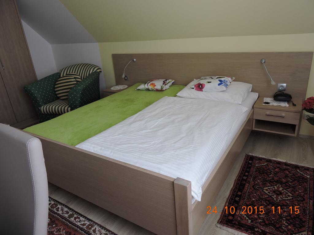 Gaestehaus Haagen Bad Waltersdorf Habitación foto